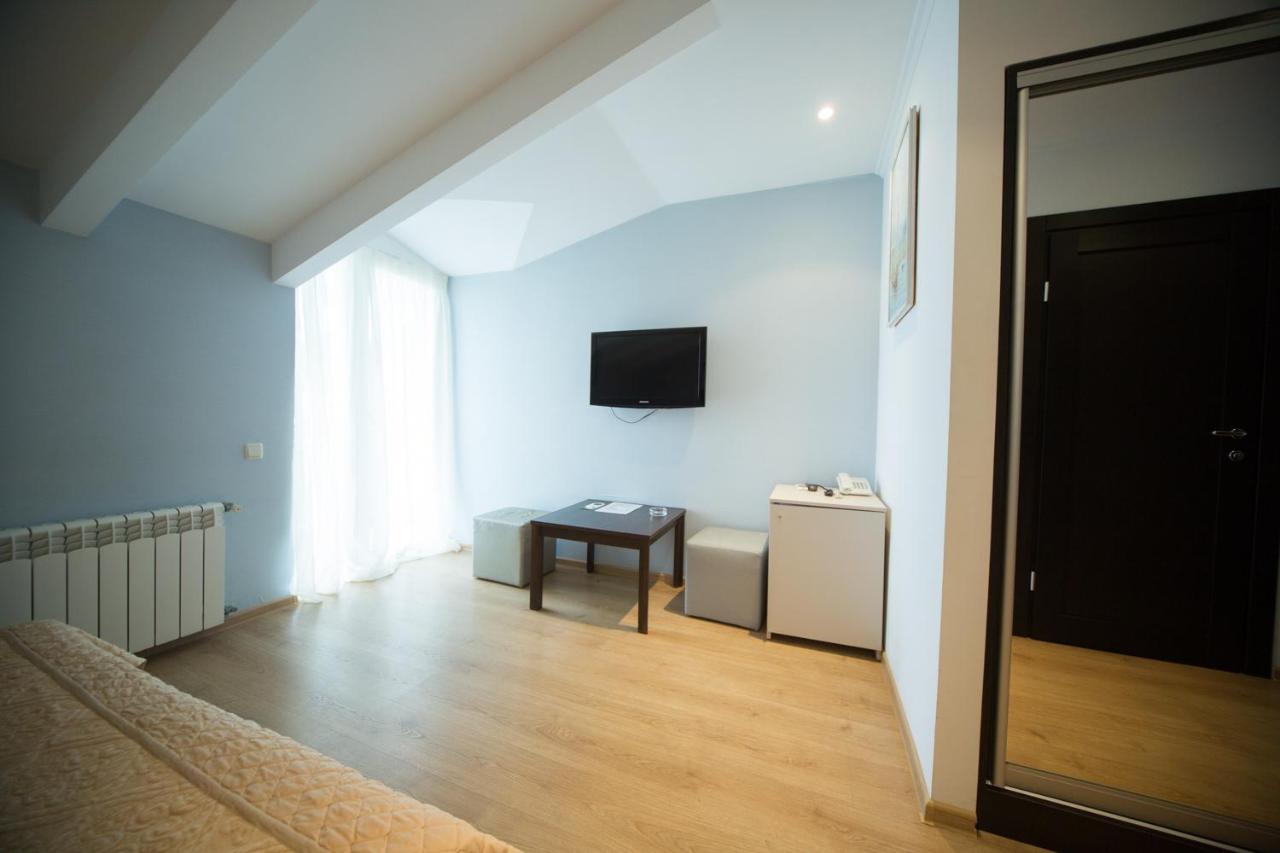 Kolyada Hotel Odessa Extérieur photo